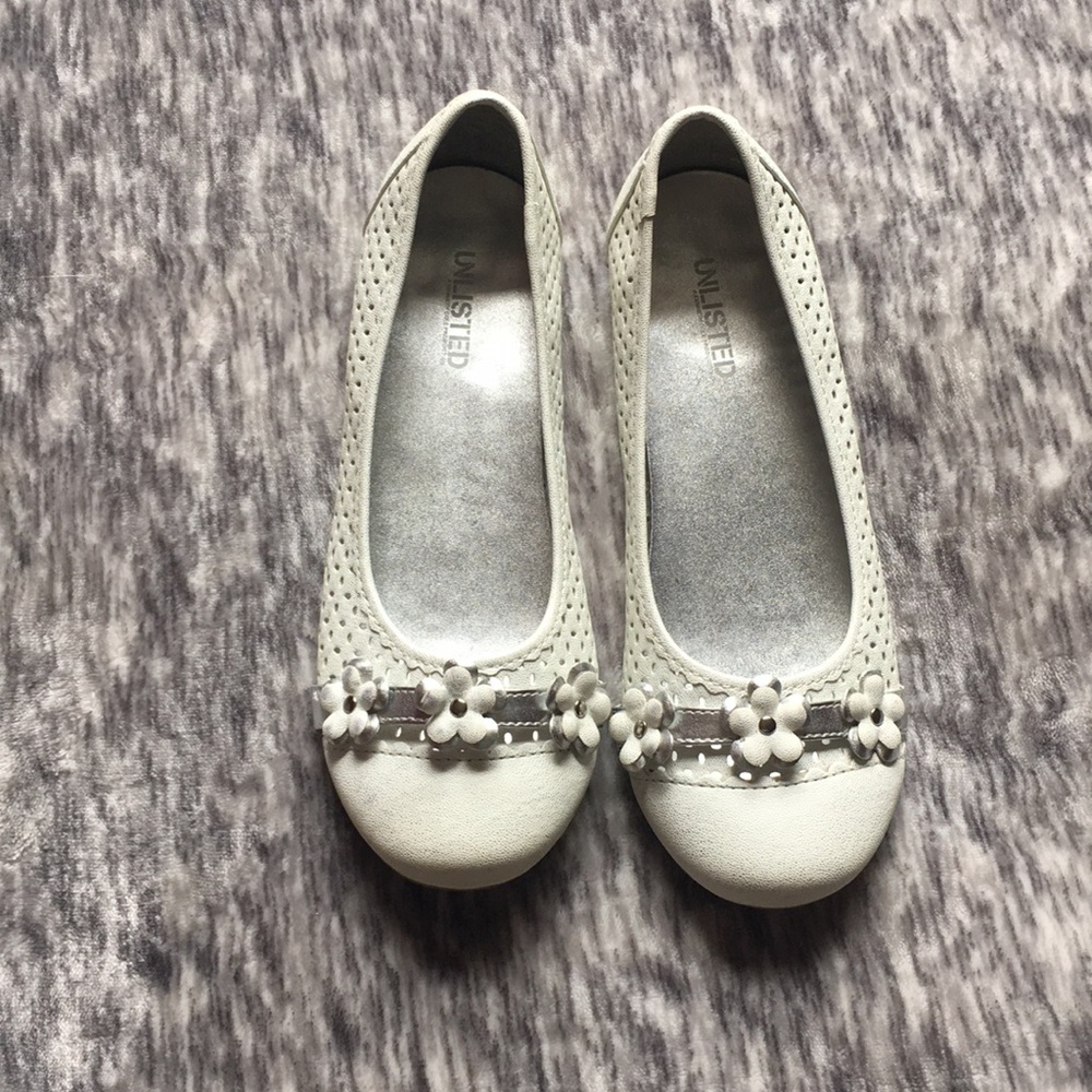 Off-white Dress Flats with Flowers